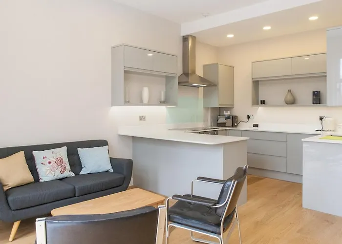 Pass The Keys - Spacious Flat With Private Sun Terrace In South East London