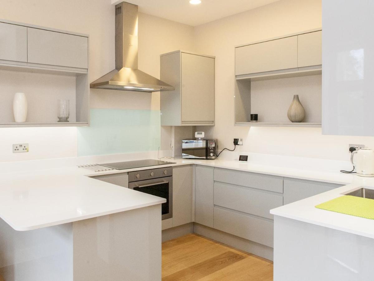 Pass The Keys - Spacious Flat With Private Sun Terrace In South East