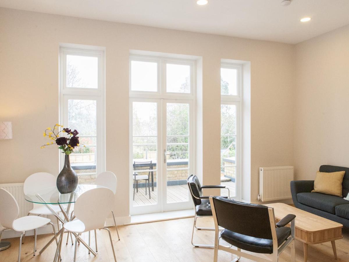 Pass The Keys - Spacious Flat With Private Sun Terrace In South East Apartment London
