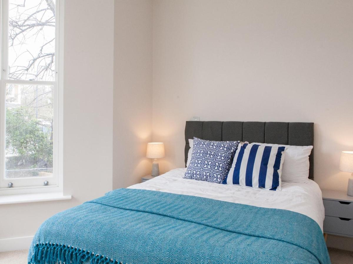 Pass The Keys - Spacious Flat With Private Sun Terrace In South East * London