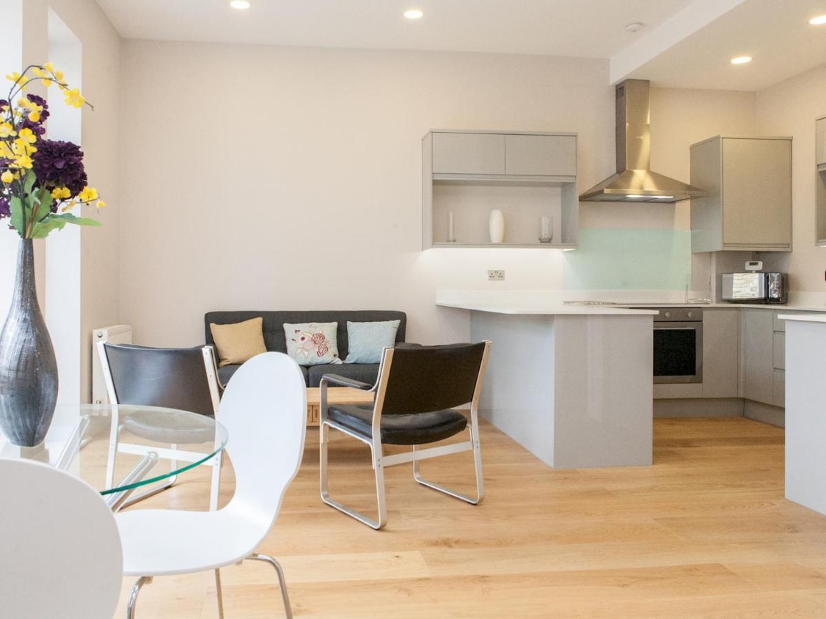 Pass The Keys - Spacious Flat With Private Sun Terrace In South East * London