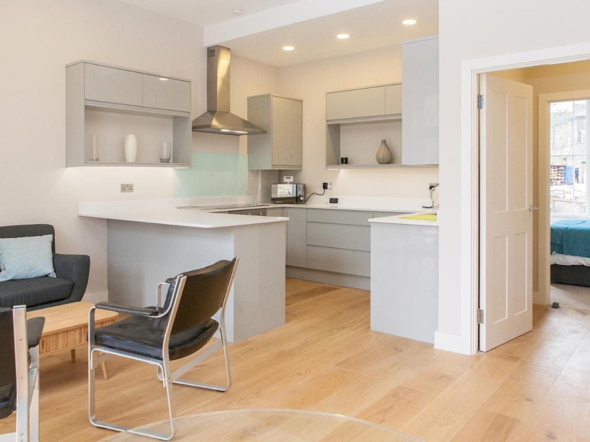 Apartment Pass The Keys - Spacious Flat With Private Sun Terrace In South East *