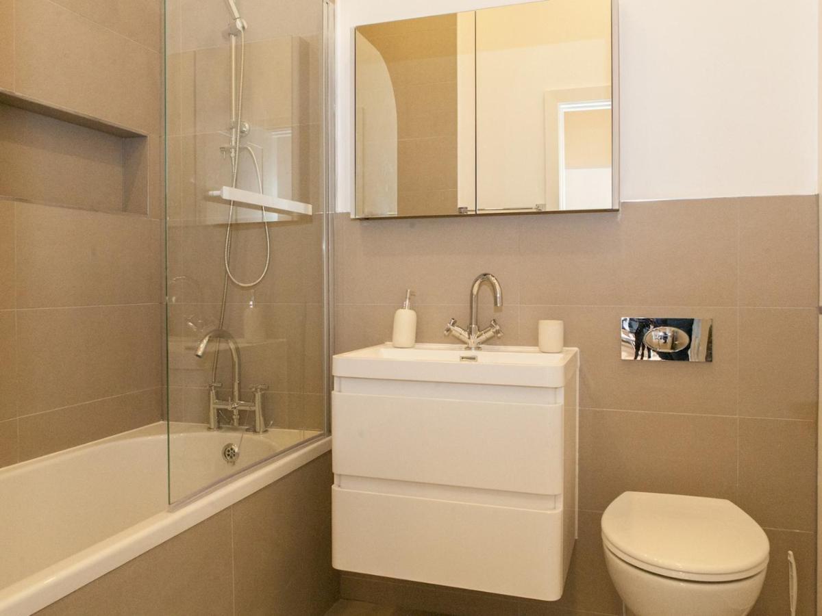 Apartment Pass The Keys - Spacious Flat With Private Sun Terrace In South East London
