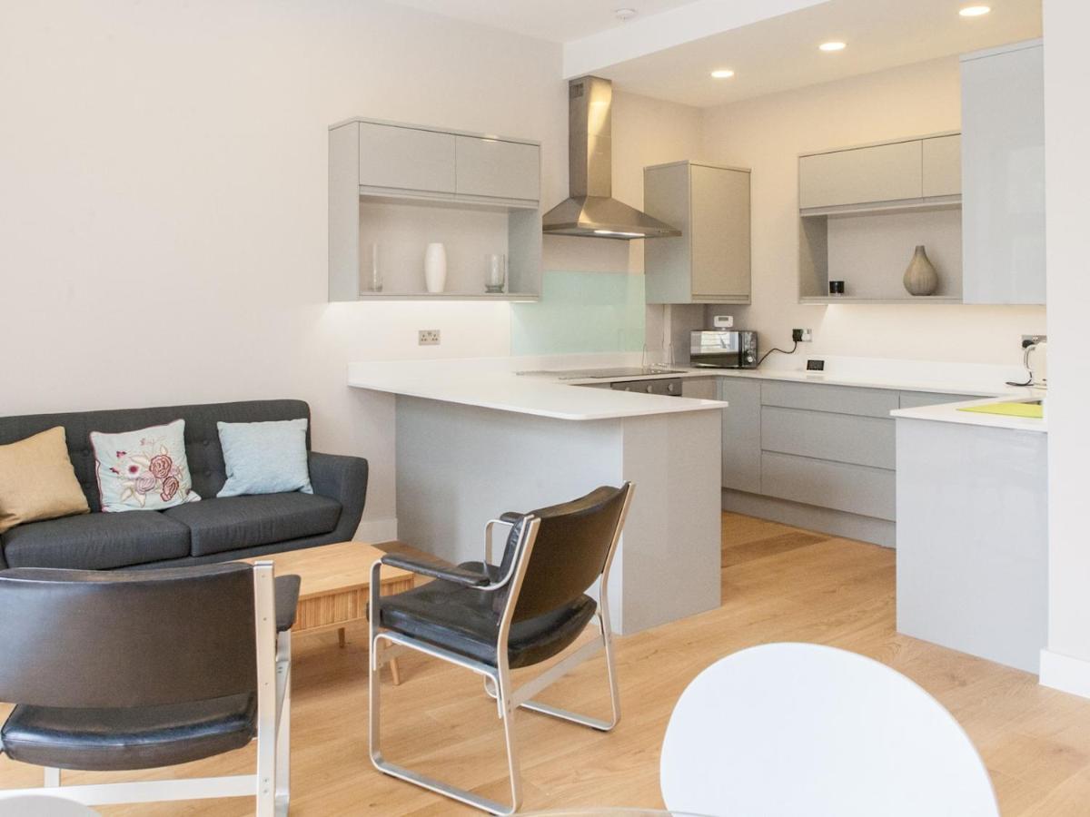Apartment Pass The Keys - Spacious Flat With Private Sun Terrace In South East *