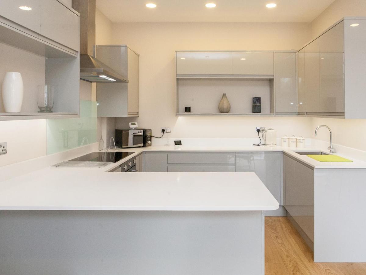 Pass The Keys - Spacious Flat With Private Sun Terrace In South East Apartament Londra